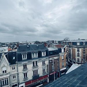 Le Sacre, Au Pied De La Cathedrale